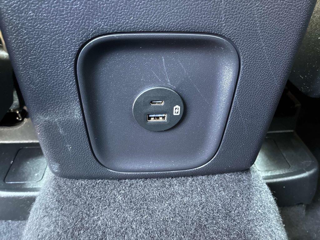 Used 2022 Blue Ford SE image 18