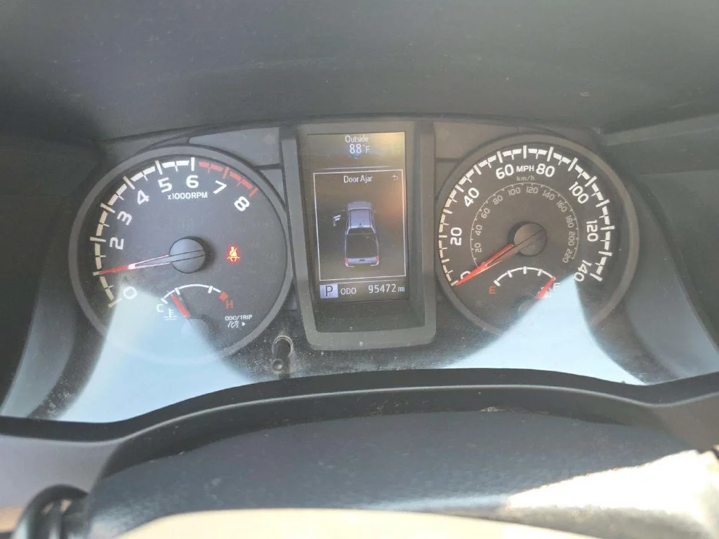 Used 2018 Silver Toyota SR image 7