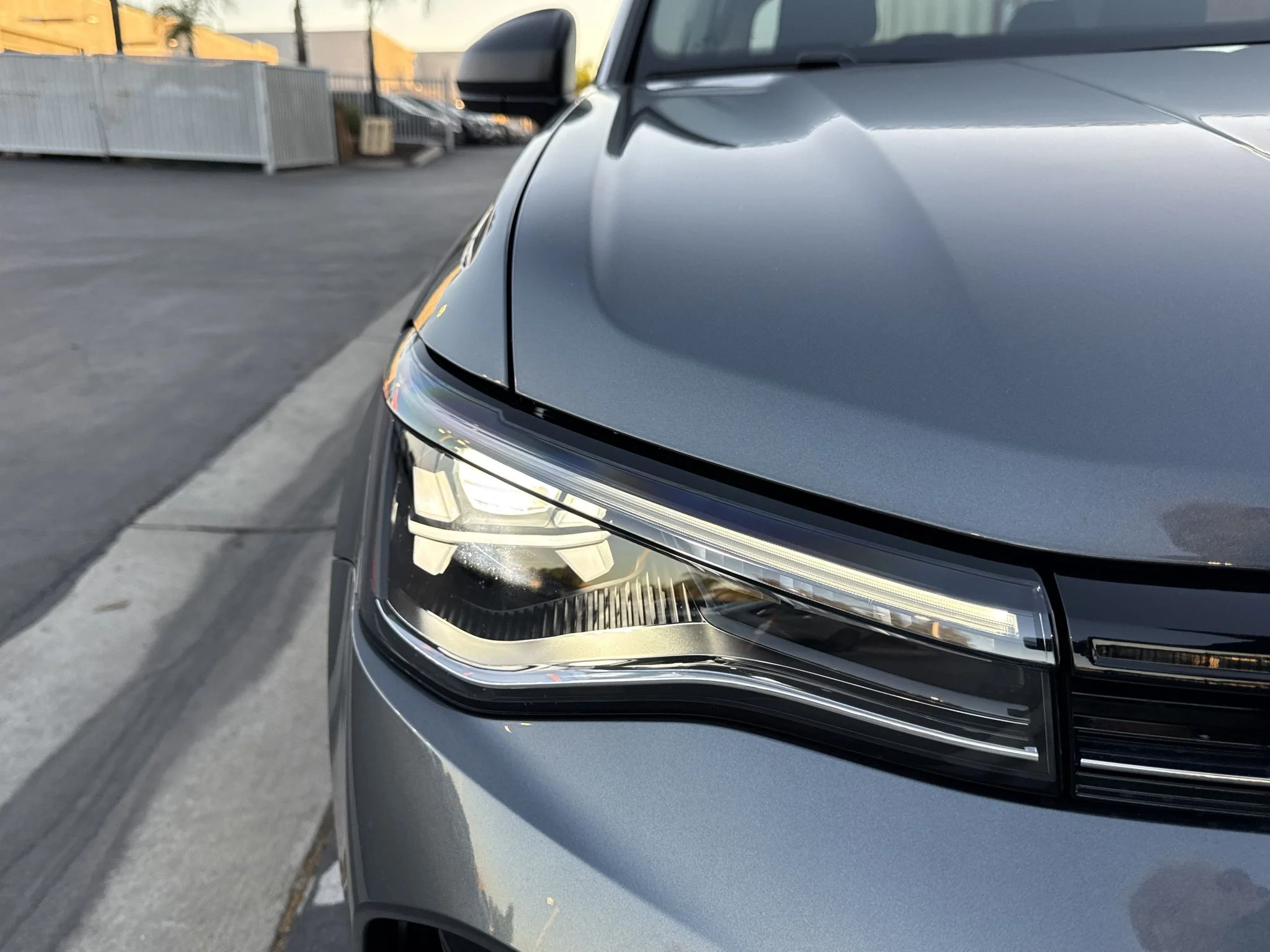 New 2027 Platinum Gray Metallic Volkswagen S image 9