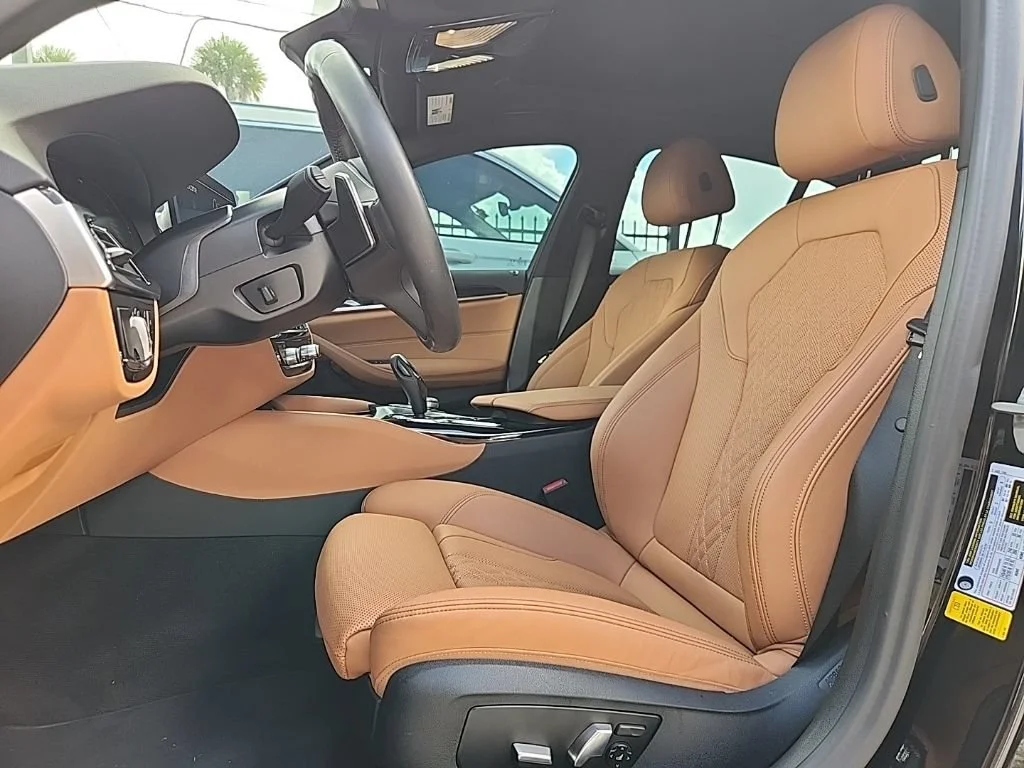 Used 2023 Black Sapphire Metallic BMW 540i image 2
