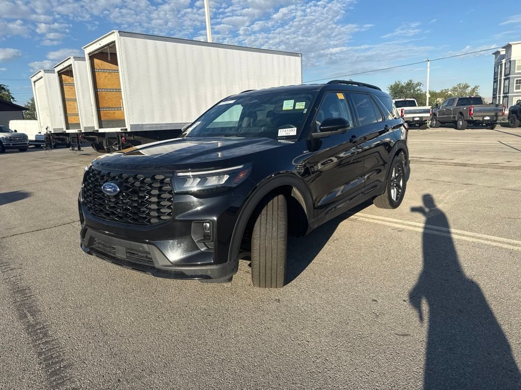 Used 2025 Black Metallic Ford ST-Line image 13