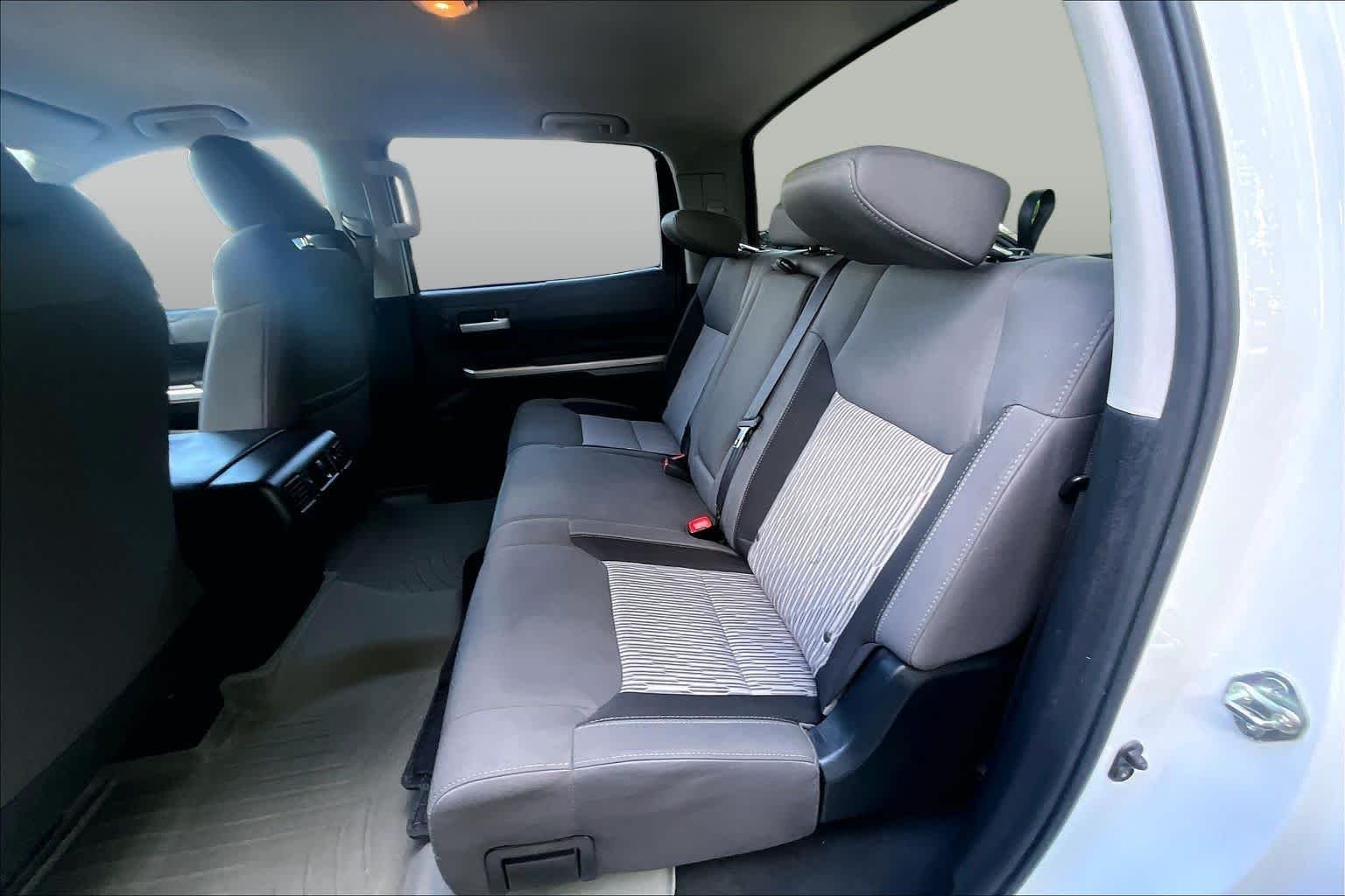 Used 2015 Super White Toyota SR5 image 18