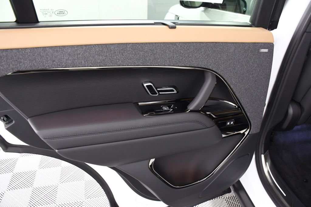 New 2026 Fuji White Land Rover Dynamic SE image 25