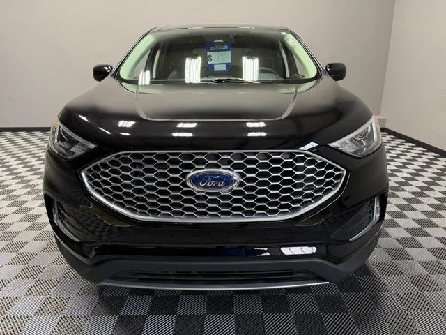Used 2023 Black Ford SEL image 4