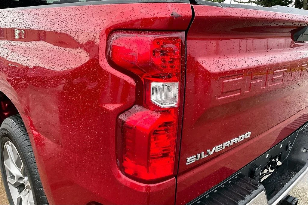 Used 2021 Red Chevrolet LT image 20
