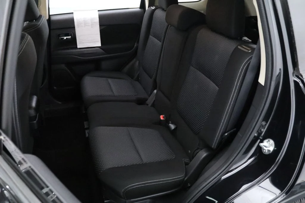 Used 2018 Black Mitsubishi ES image 13