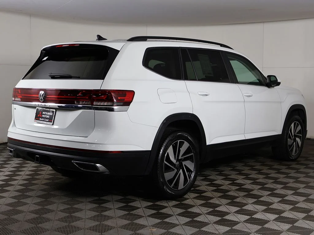 Used 2025 White Volkswagen 2.0T SE w/Technology image 11