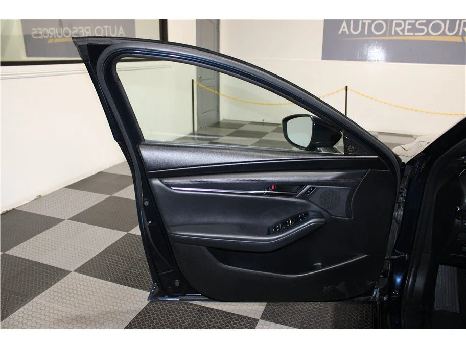 Used 2019 Deep Crystal Blue Mica Mazda Hatchback 4D image 11