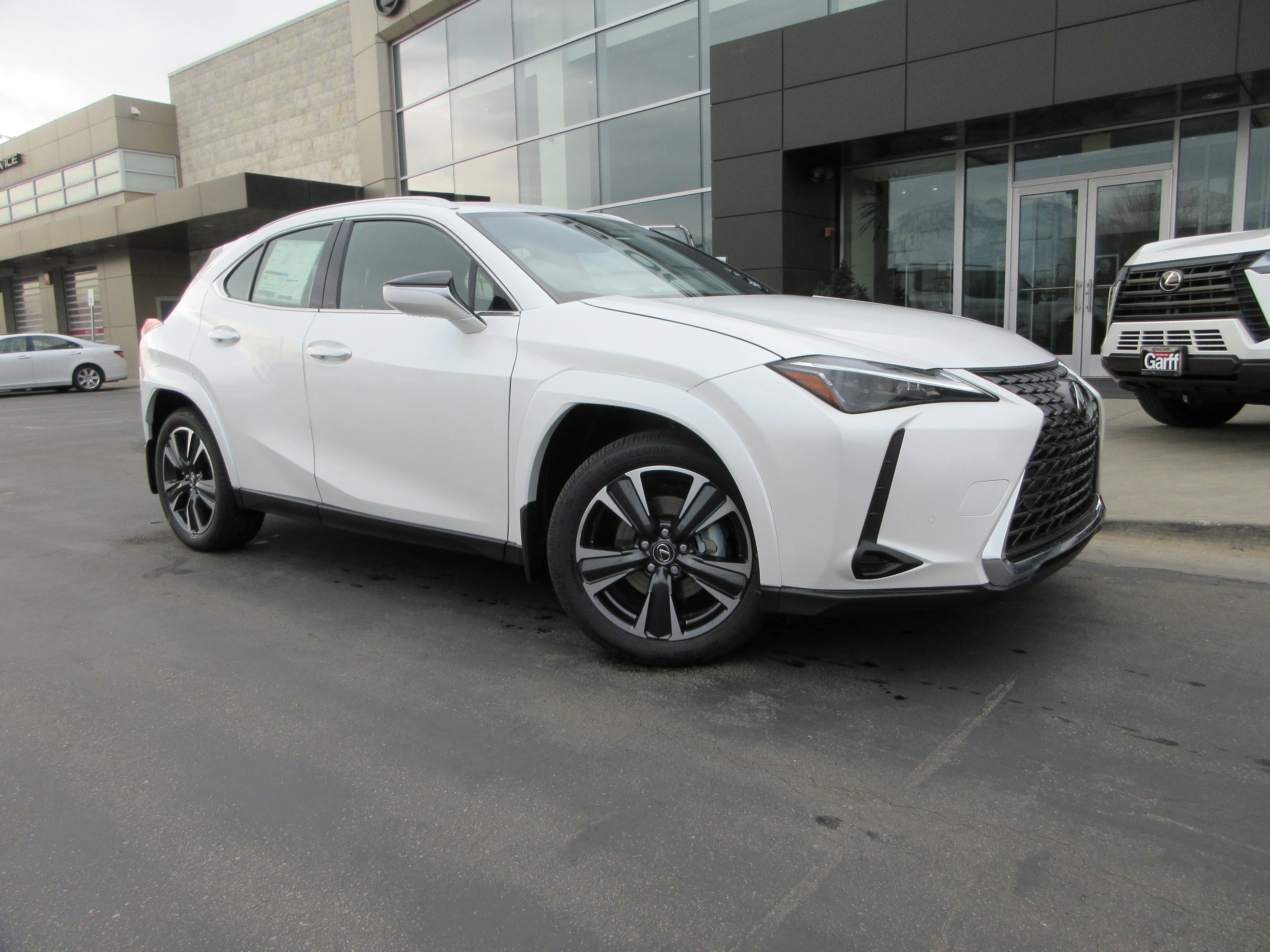 2025 Lexus UX 300h Premium - Photo 13