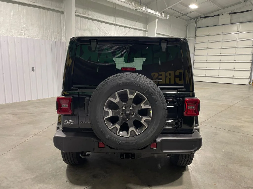 New 2026 Black Clear-Coat Exterior Paint Jeep Sahara image 6