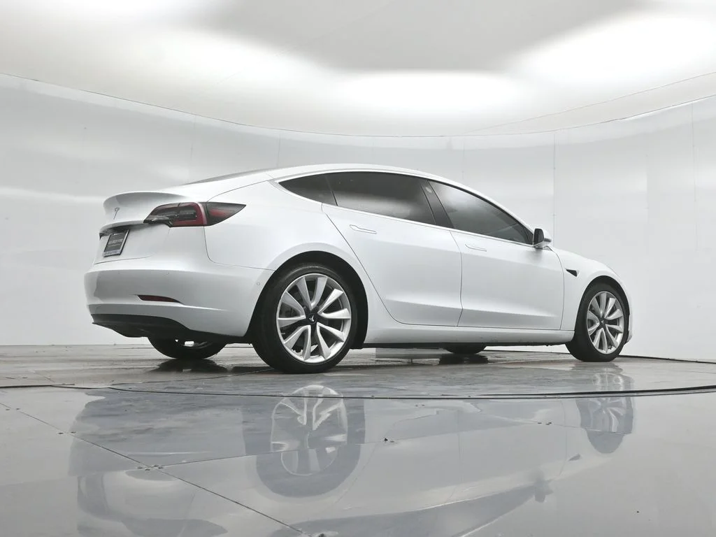 Used 2020  Tesla Standard Range Plus image 43