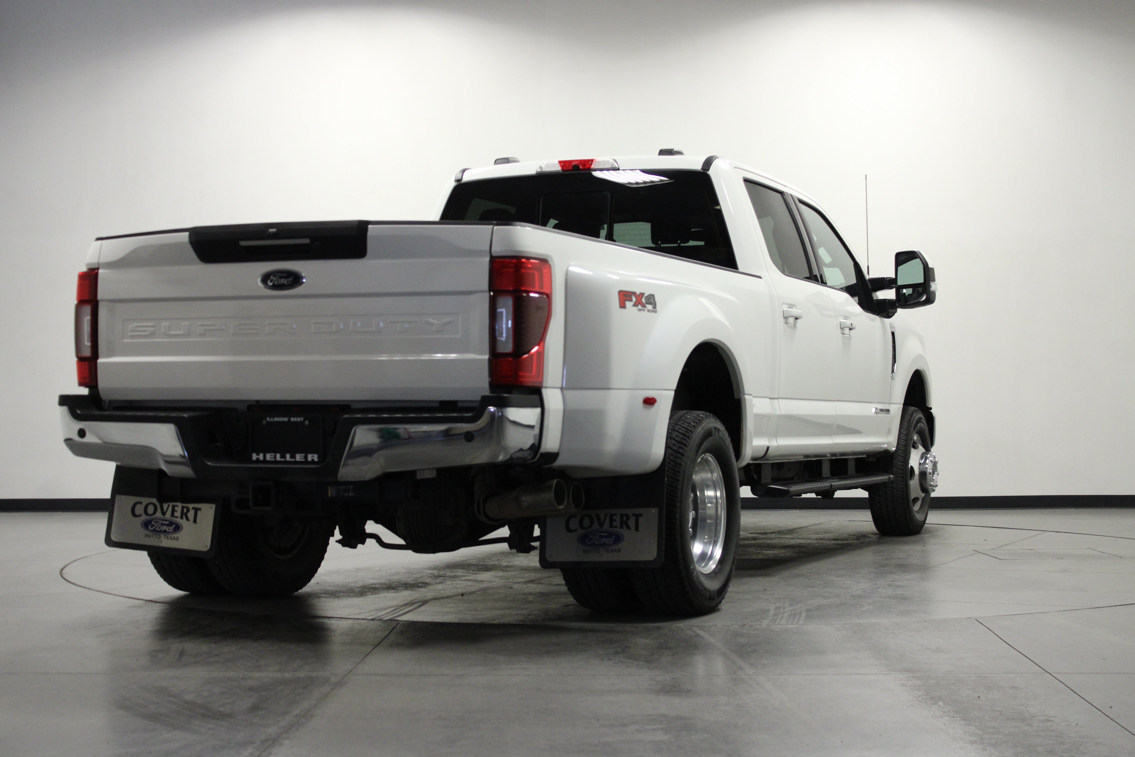 Used 2022 White Metallic Ford Lariat image 4
