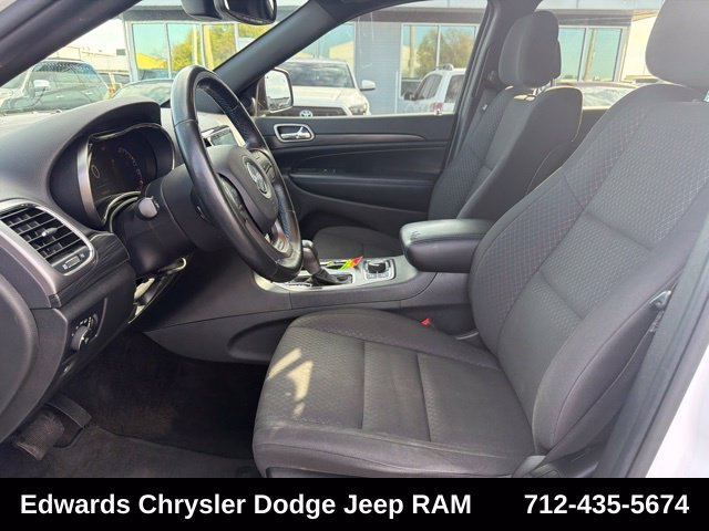 Used 2019 White Jeep Laredo image 16