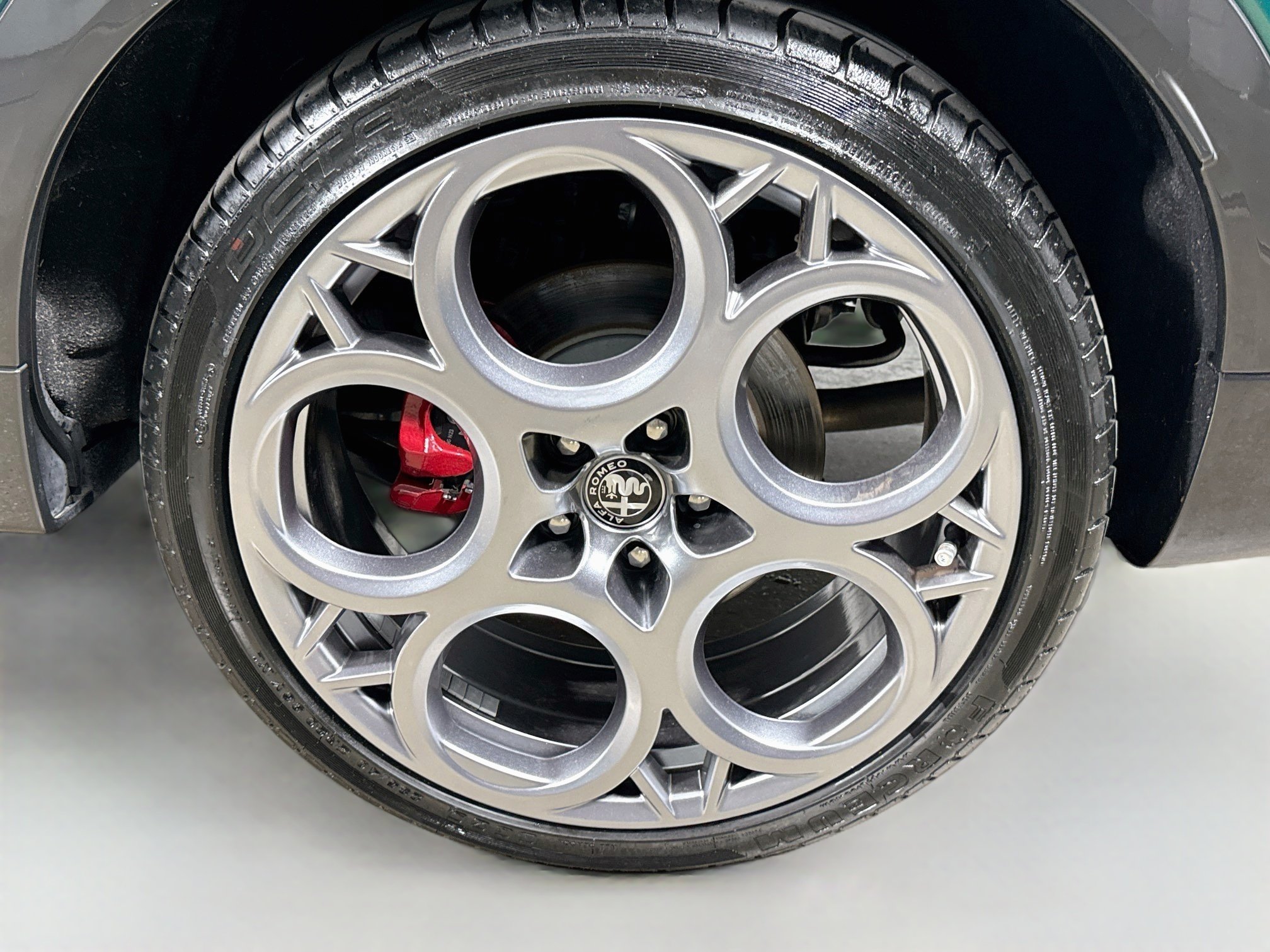 Used 2024 Verde Fangio Metallic Alfa Romeo Veloce image 30