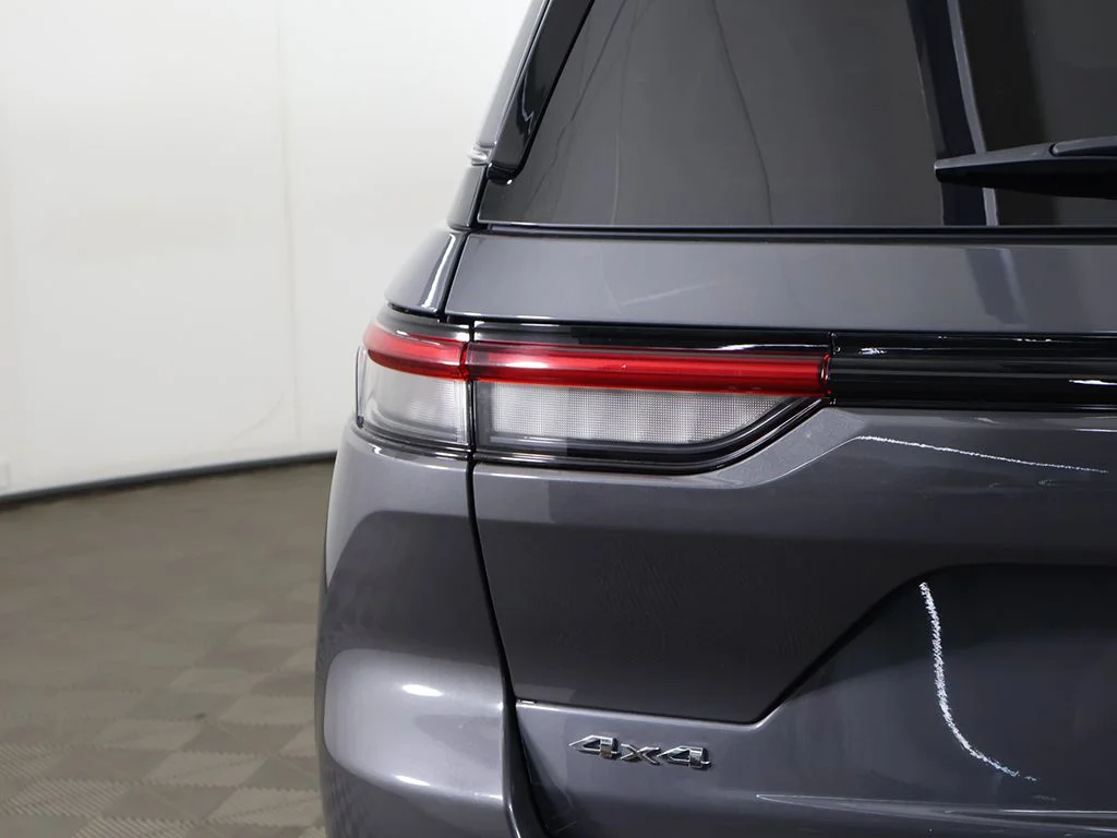 Used 2022 Gray Jeep Limited image 19