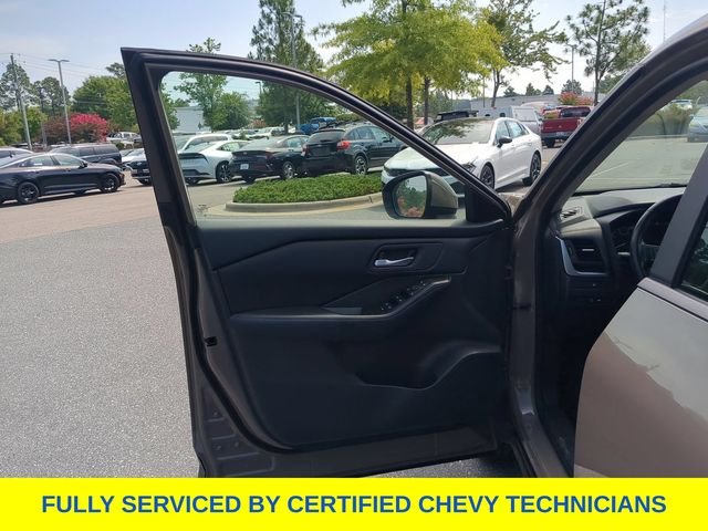 Used 2025 Beige/tan Nissan SV image 21
