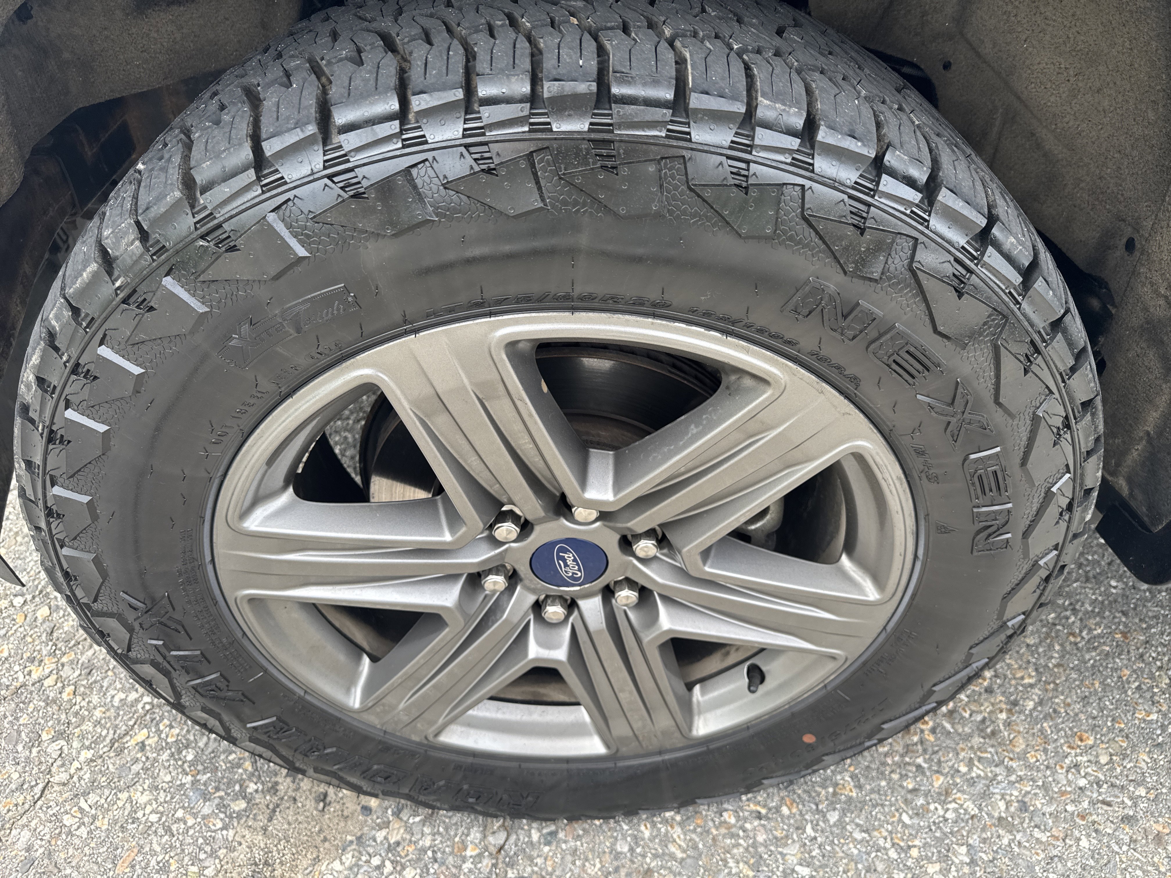 Used 2020 Agate Black Metallic Ford LARIAT image 13
