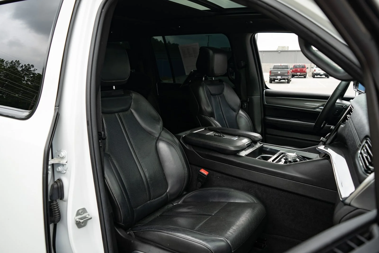 Used 2022 White Jeep Series I image 24