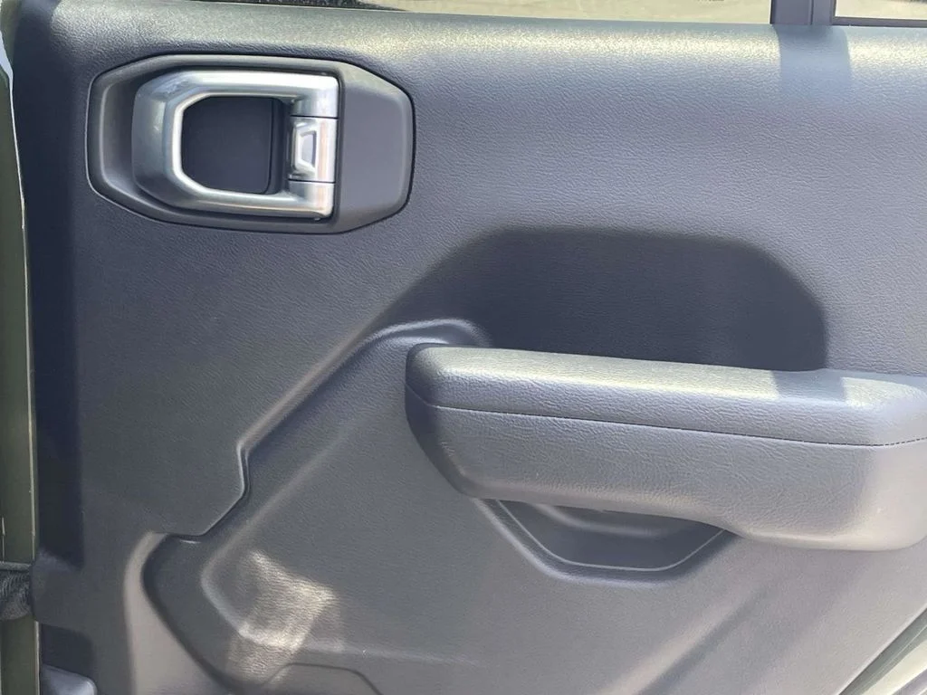 Used 2022 Green Jeep Mojave image 18