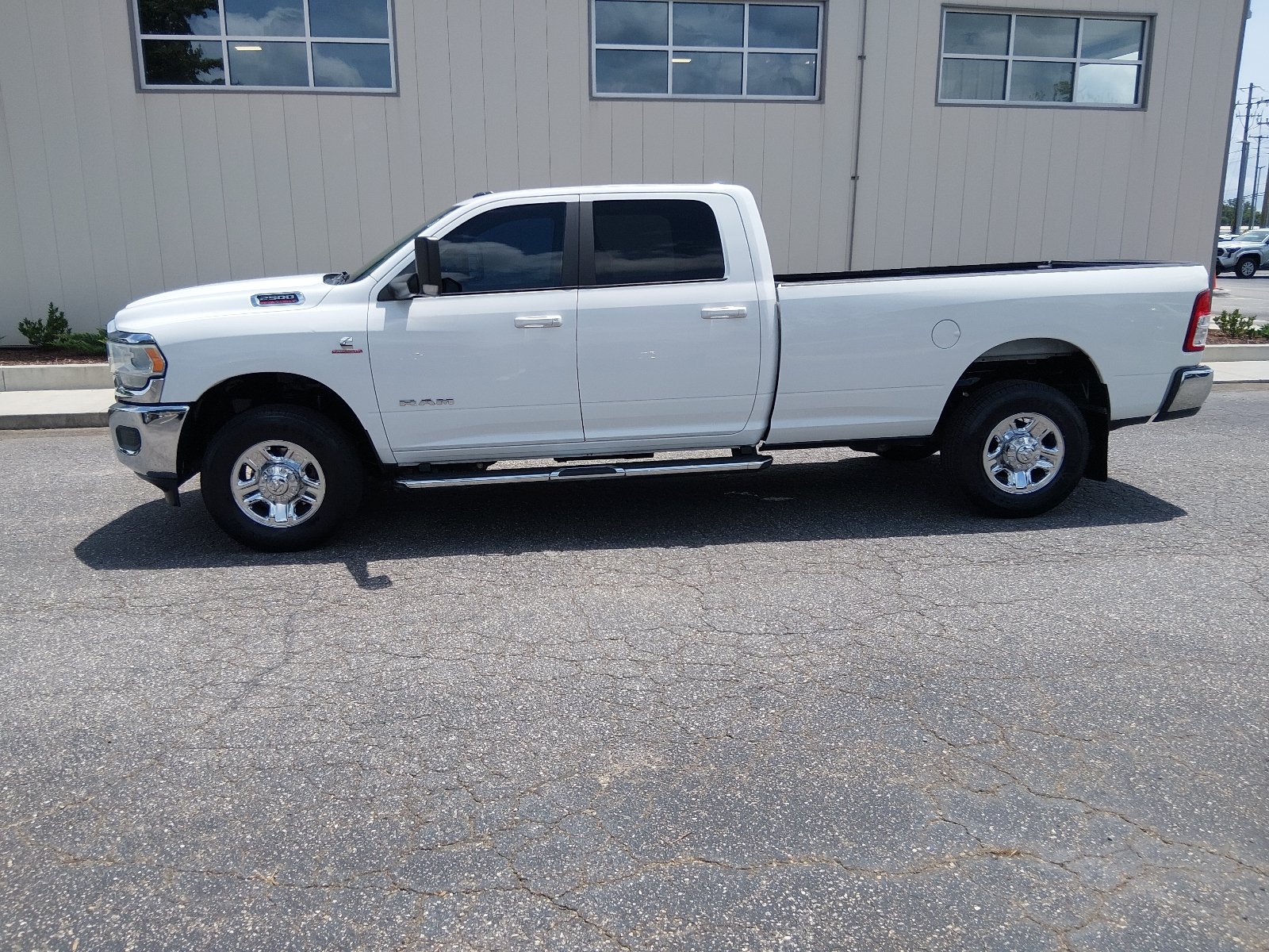 Used 2020 WHITE Ram Big Horn image 6
