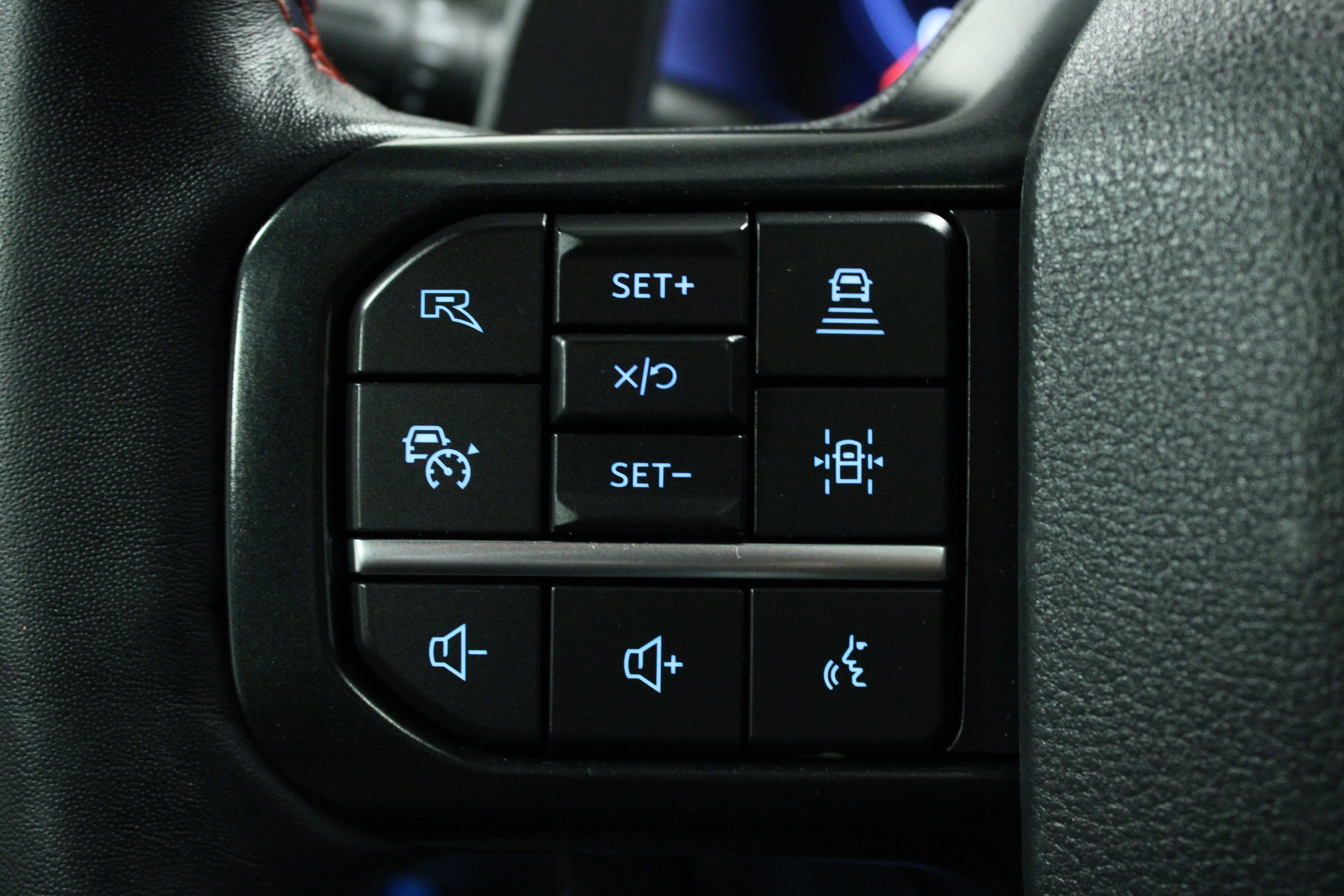 Used 2023 Azure Gray Metallic Ford Raptor image 21