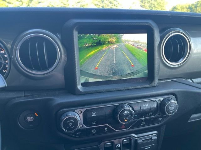 Used 2022 Crystal Metallic Jeep Unlimited Sahara image 16
