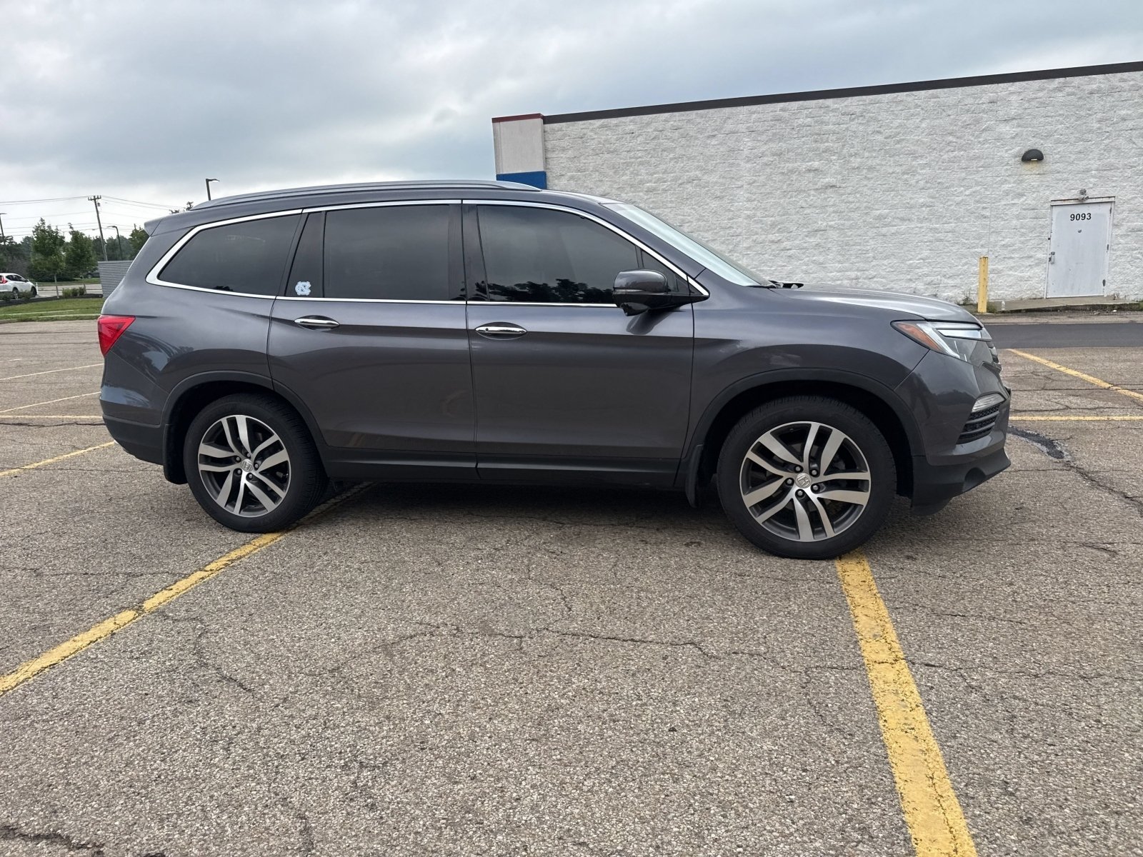 Used 2017 Modern Steel Metallic Honda Touring image 22