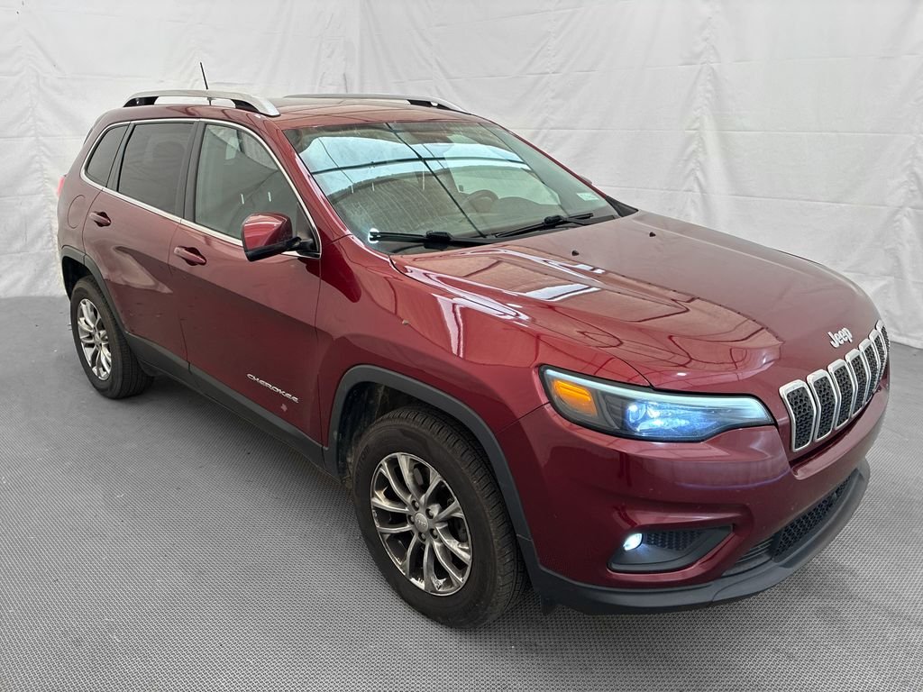 Used 2021 Red Jeep Latitude Lux image 7