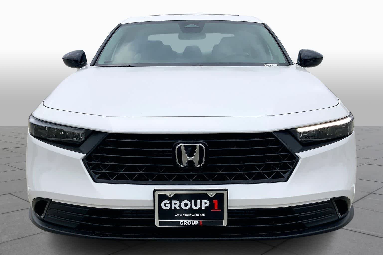 Used 2026 Platinum White Pearl Honda SE image 3