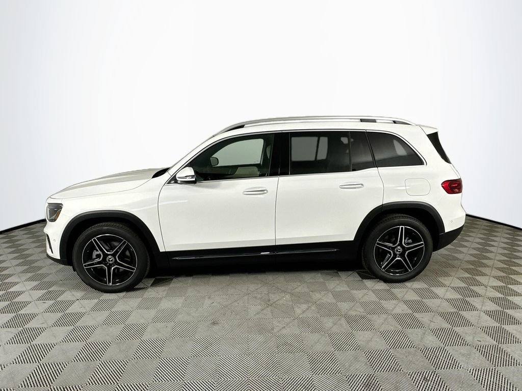 New 2026 Polar White Mercedes-Benz GLB 250 image 4