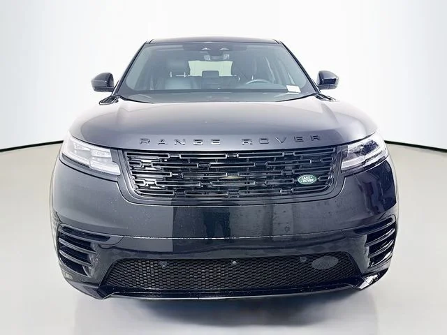 Used 2026 Black Land Rover Dynamic SE image 2
