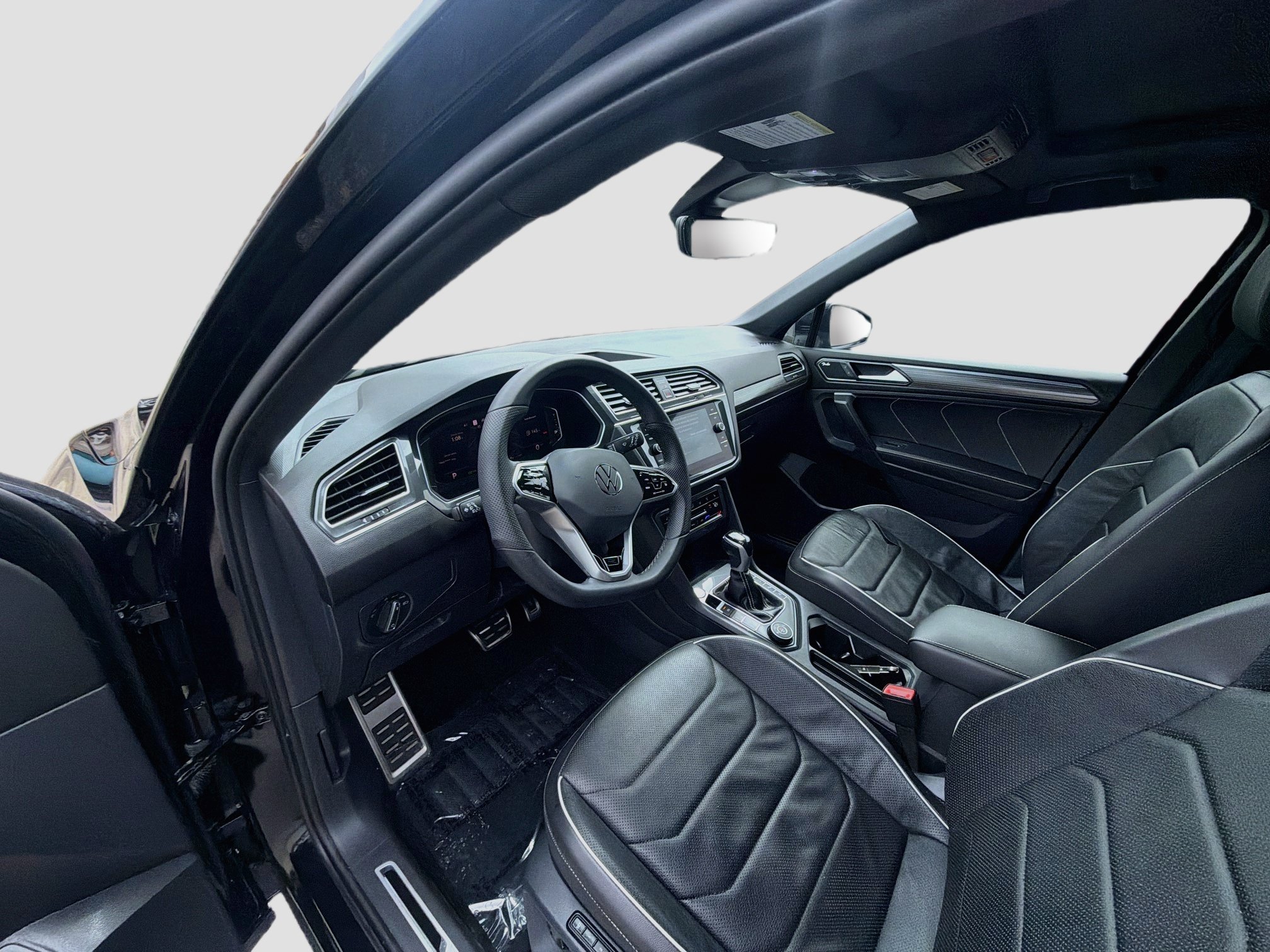 Certified Used 2024 Deep Black Volkswagen SEL R-Line image 9