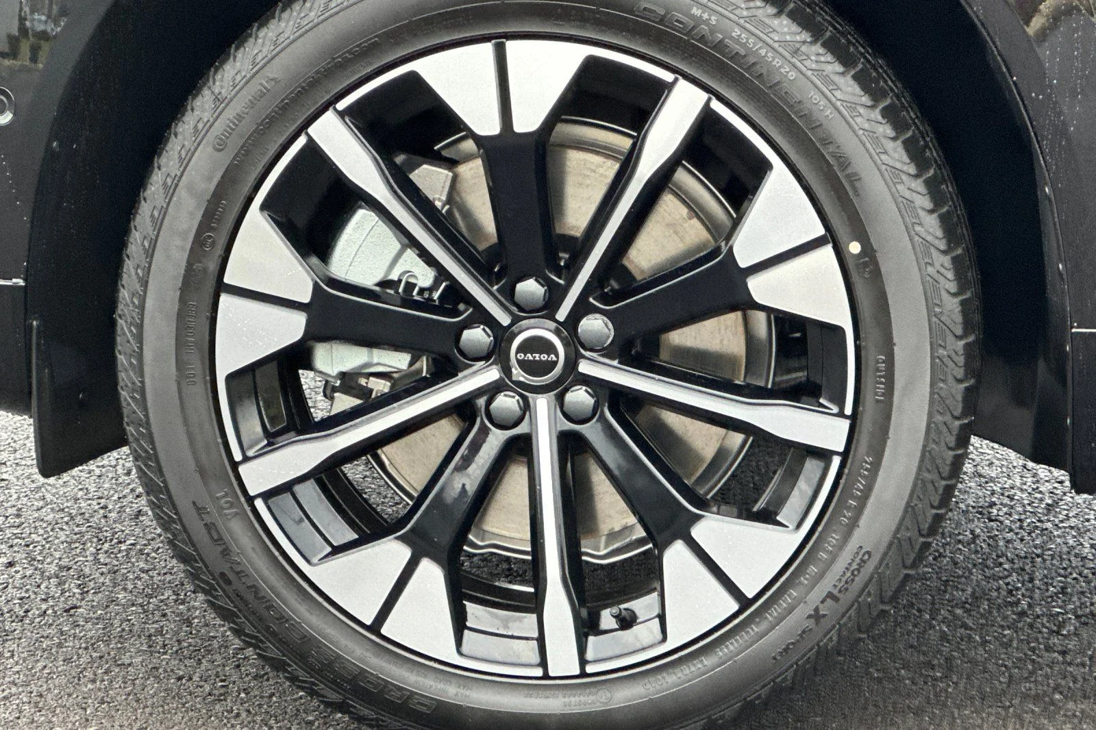 New 2026 Onyx Black Volvo Plus image 24