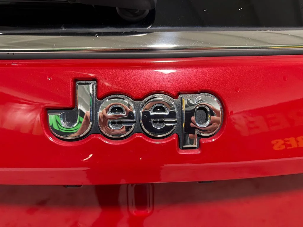 Certified Used 2024 Red Hot Pearlcoat Jeep Latitude Lux image 9