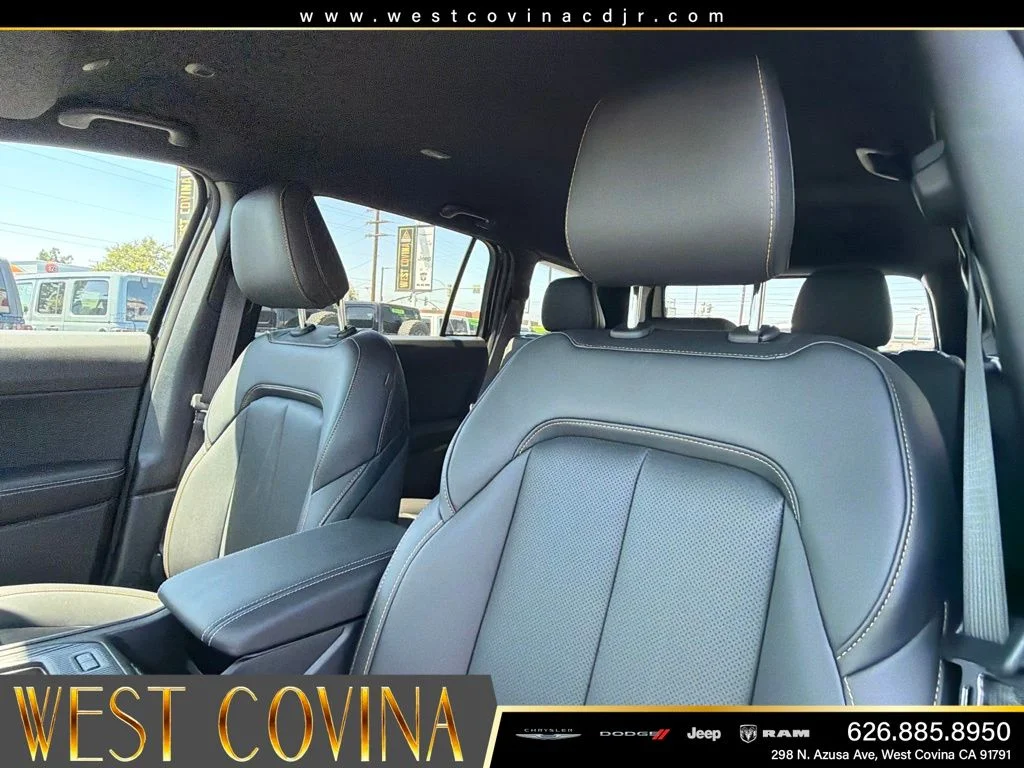 New 2026 Diamond Black Crystal Pearlcoat Jeep  image 21