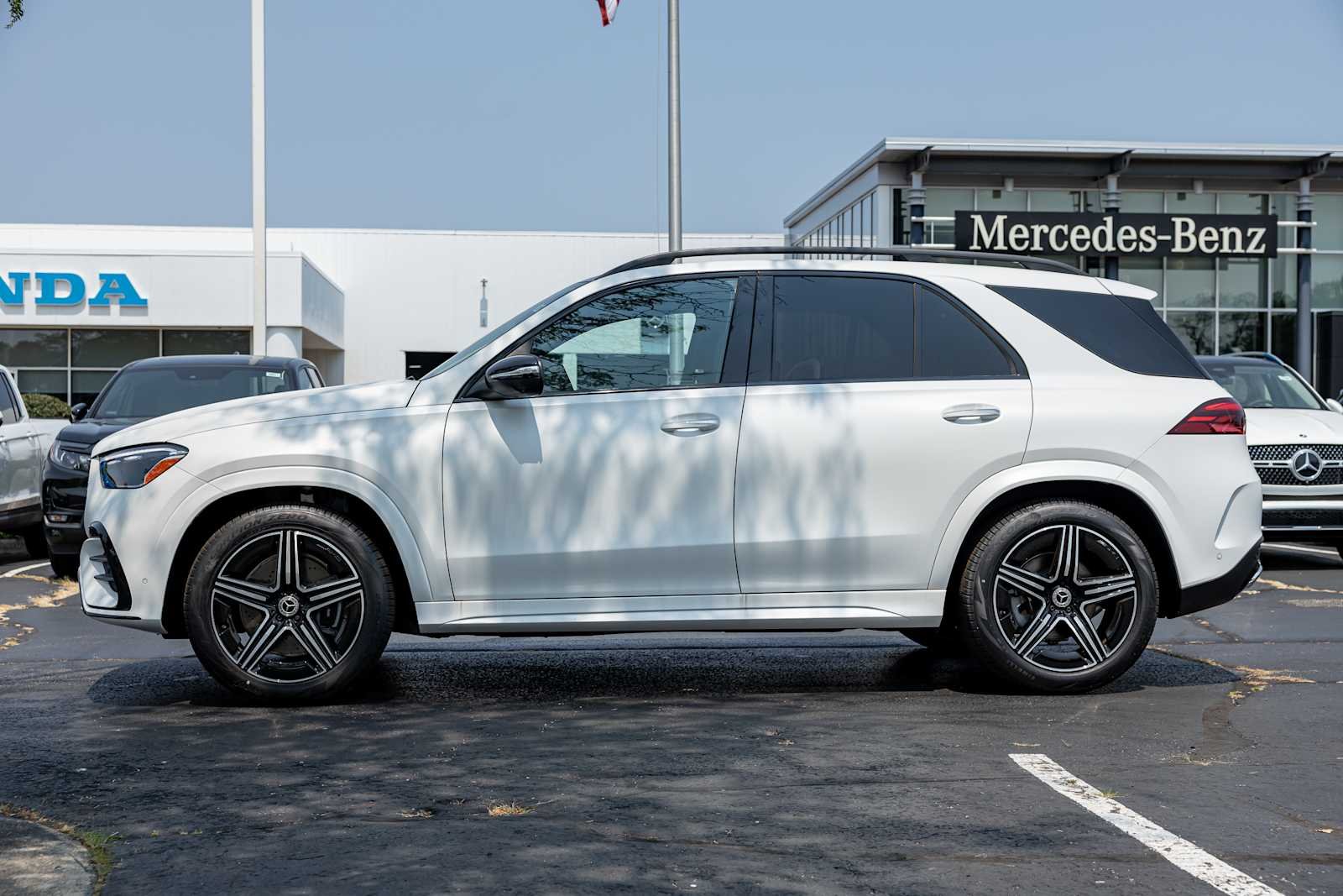 New 2026 MANUFAKTUR Moonlight White Magno Mercedes-Benz GLE 350 image 3