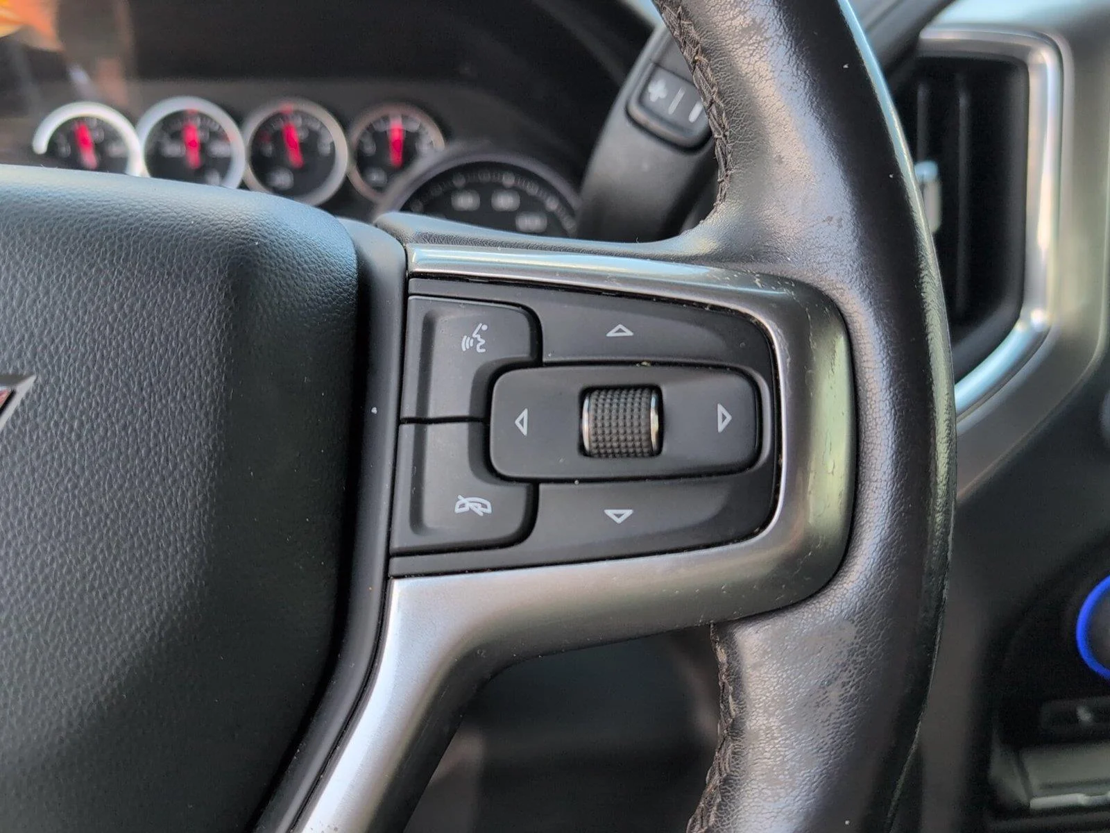 Used 2021 SHADOW GRAY METALLIC Chevrolet RST image 26