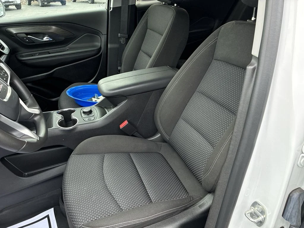 Used 2024 White GMC SLE image 11