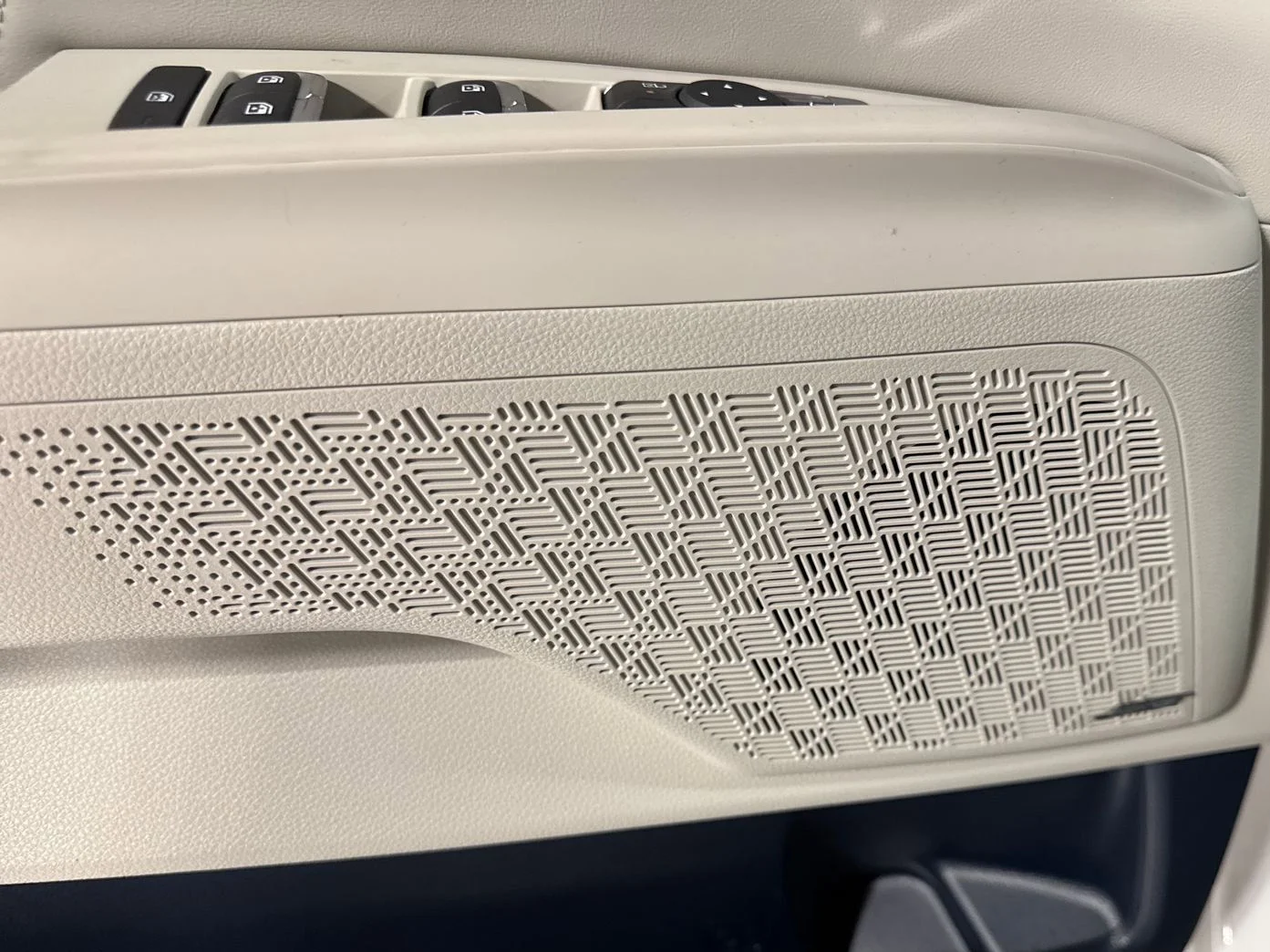 New 2026 Ceramic White Kia SX Prestige image 18