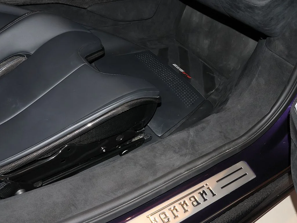 Certified Used 2025 Viola Hong Kong Ferrari  image 117