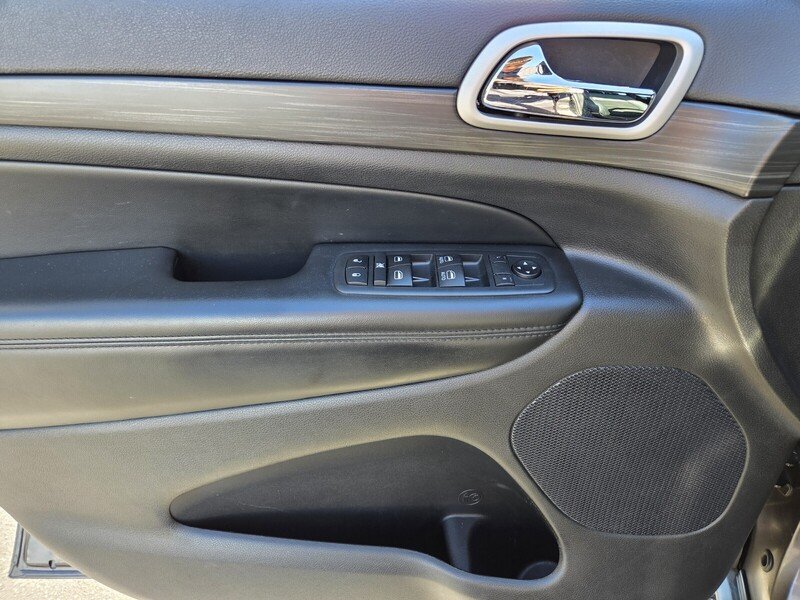 Used 2020 Gray Jeep Laredo E image 23