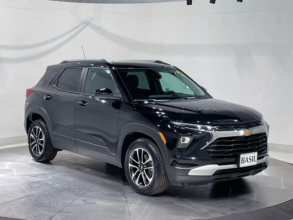 Used 2025 Black Chevrolet LT image 39