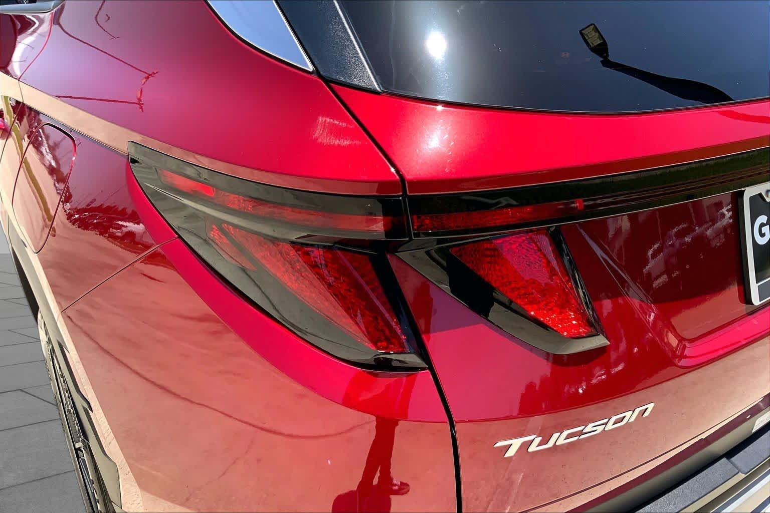 Used 2025 Ultimate Red Hyundai SEL image 27