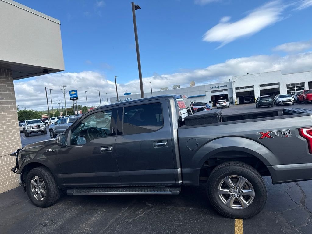 Used 2018 Gray Ford  image 1