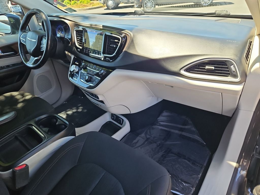 Used 2019 Granite Crystal Metallic Clearcoat Chrysler Touring Plus image 29