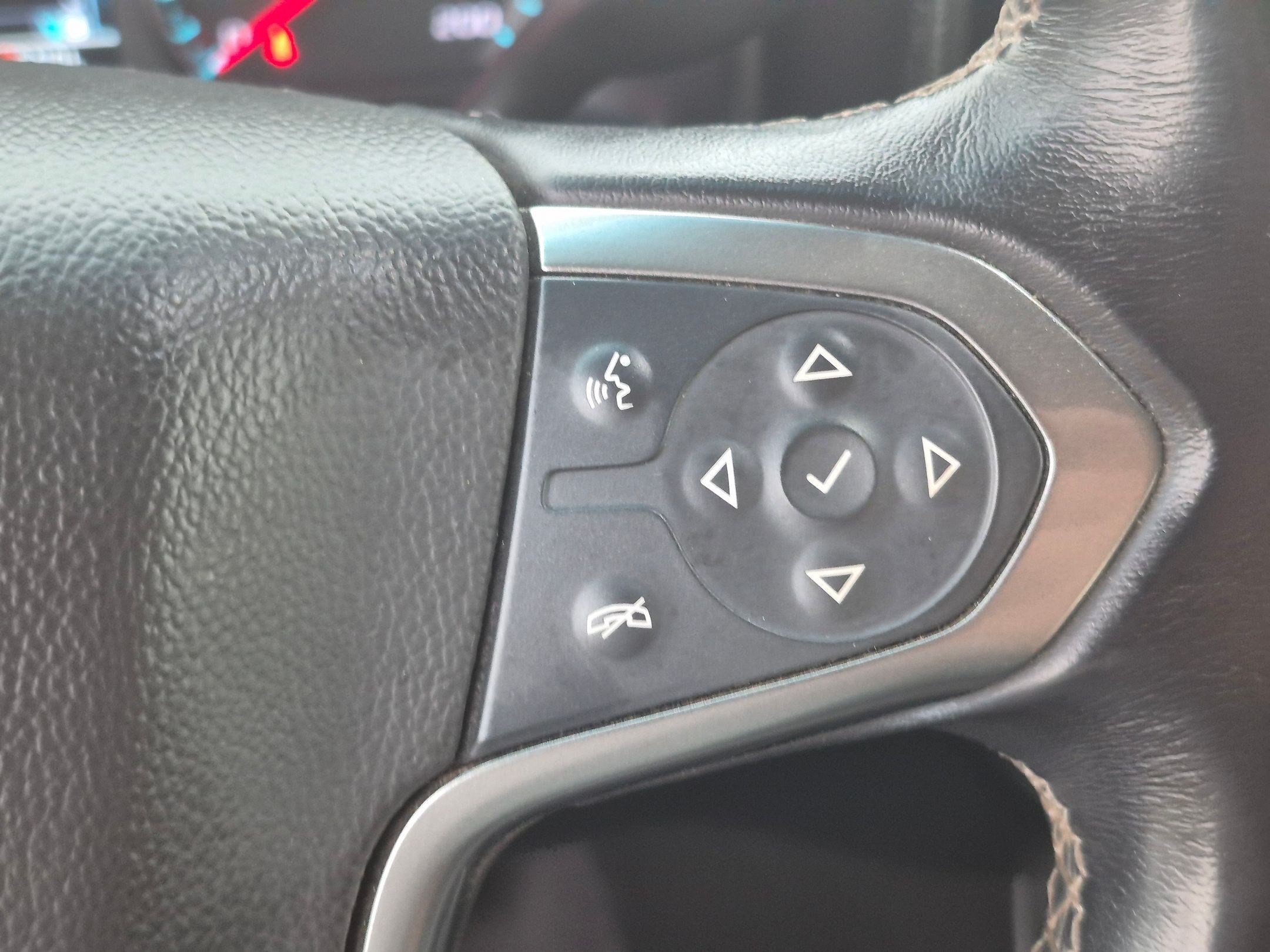 Used 2018 Silver Chevrolet LT image 18