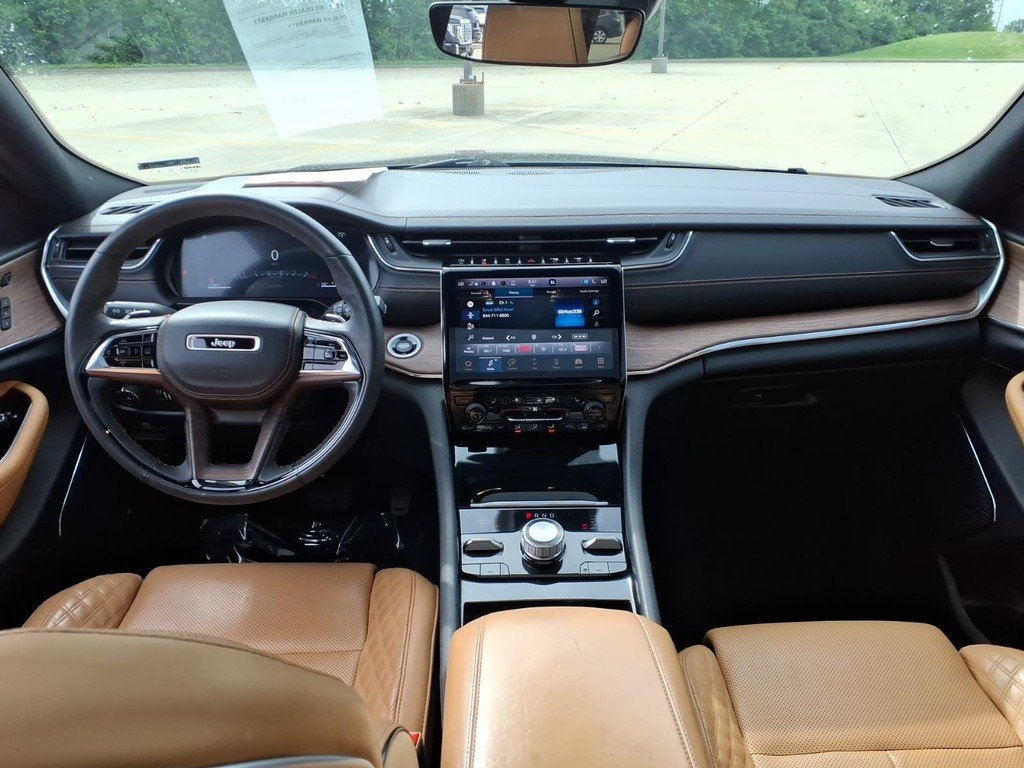Used 2023 Diamond Black C Jeep SUMMIT image 4