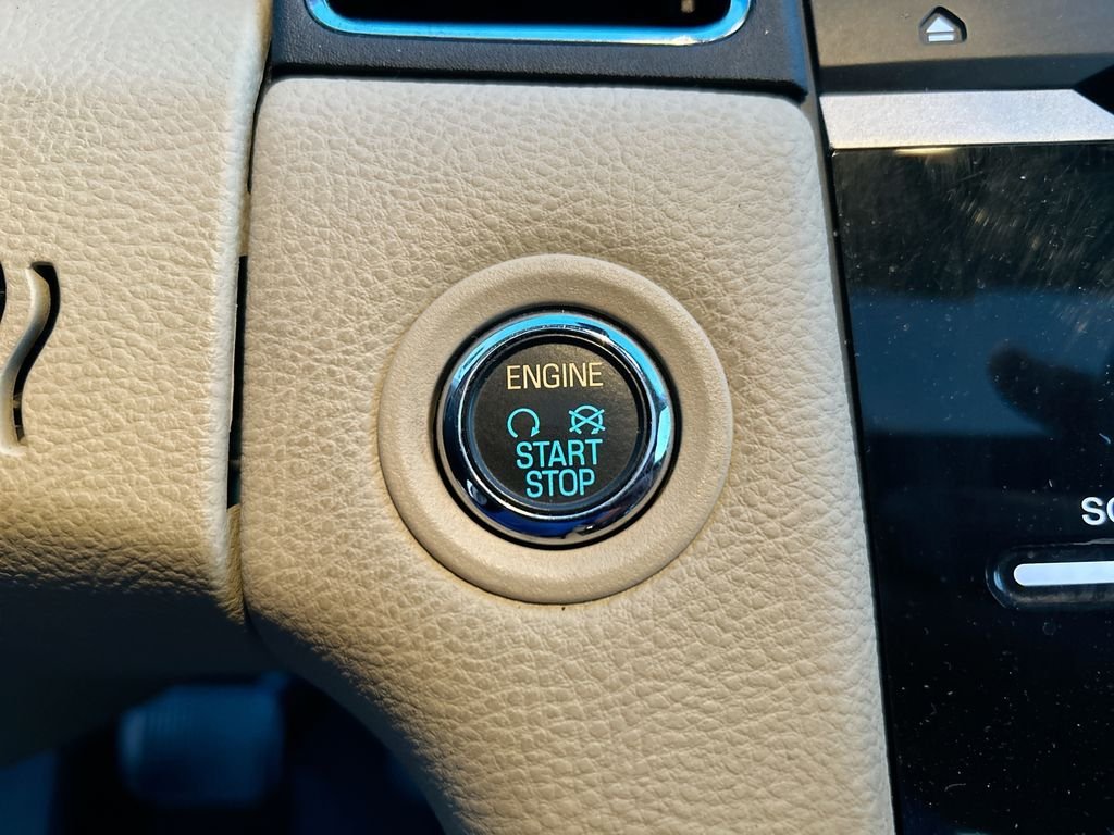 Used 2019  Ford Limited image 21