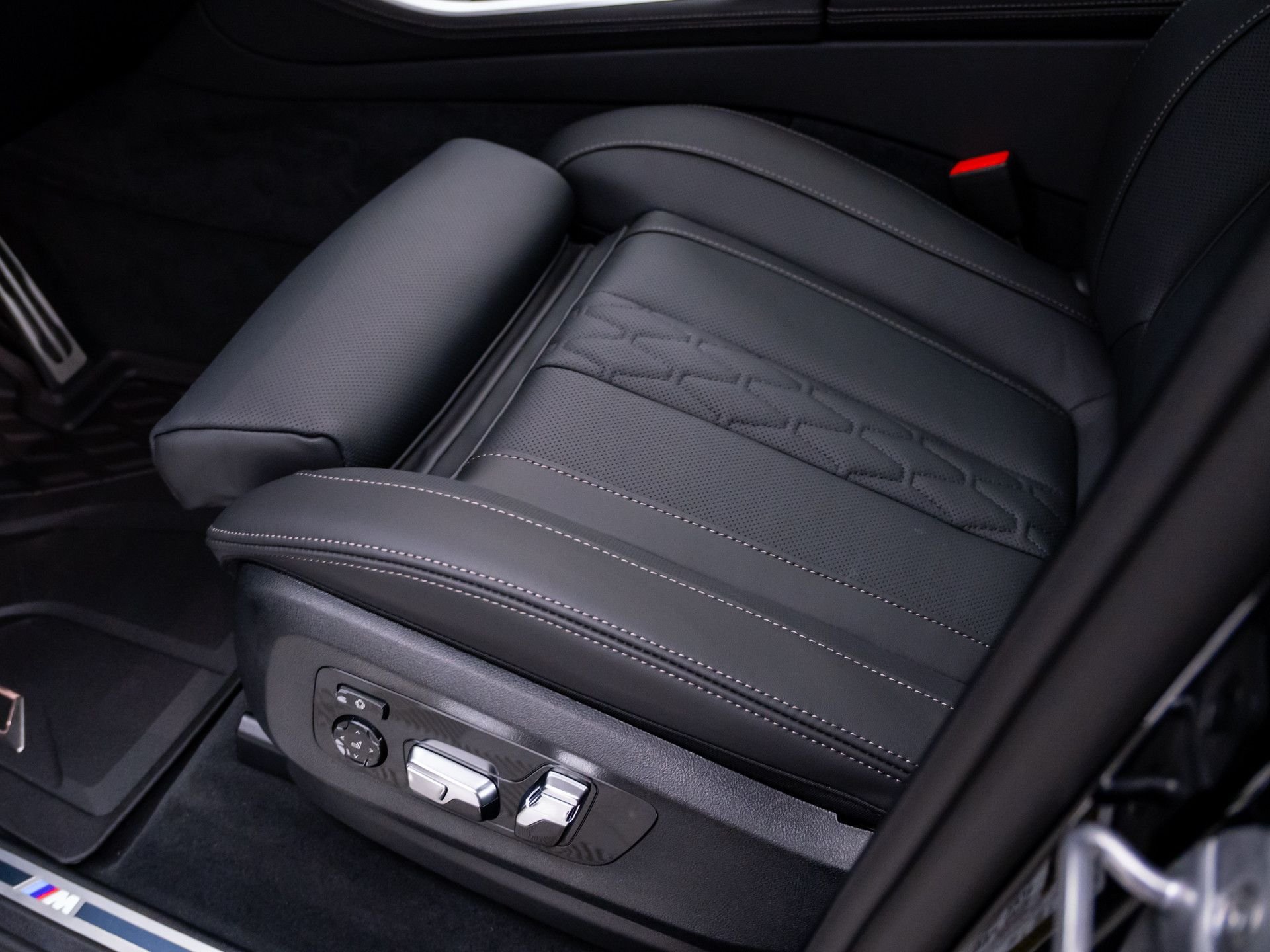 New 2026 Black Sapphire Metallic BMW xDrive50e image 16
