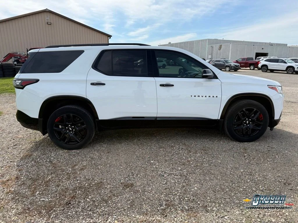 2021 Chevrolet Traverse Premier - Photo 2